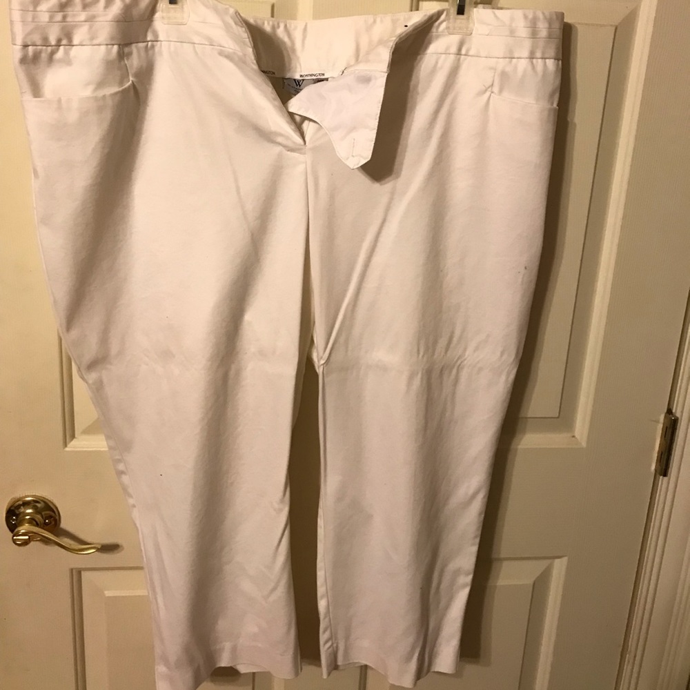 White Worthington Capris 24W